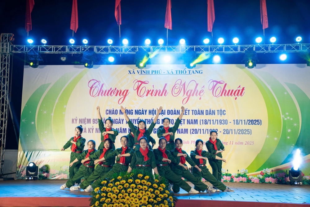 Đặc sắc chương trình nghệ thuật thắt chặt tình đoàn kết giữa xã Vĩnh Phú và Thổ Tang