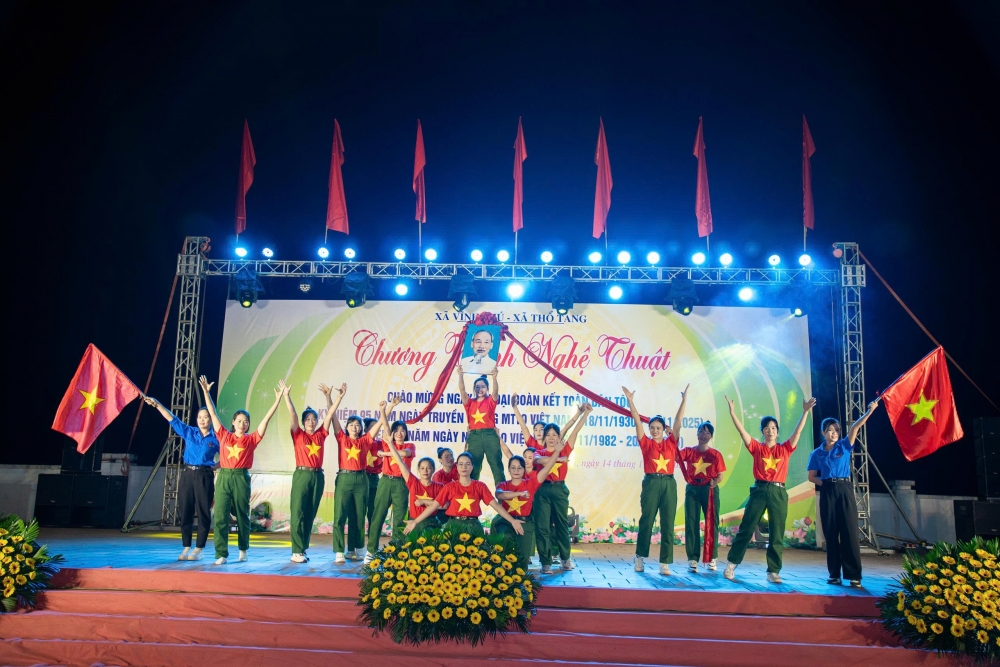 Đặc sắc chương trình nghệ thuật thắt chặt tình đoàn kết giữa xã Vĩnh Phú và Thổ Tang