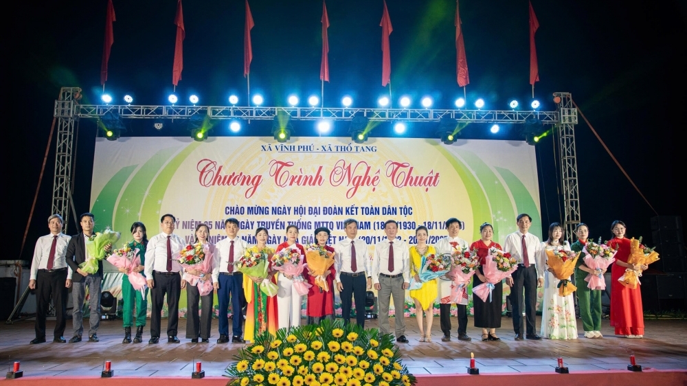 Đặc sắc chương trình nghệ thuật thắt chặt tình đoàn kết giữa xã Vĩnh Phú và Thổ Tang