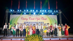 dac sac chuong trinh nghe thuat that chat tinh doan ket giua xa vinh phu va tho tang