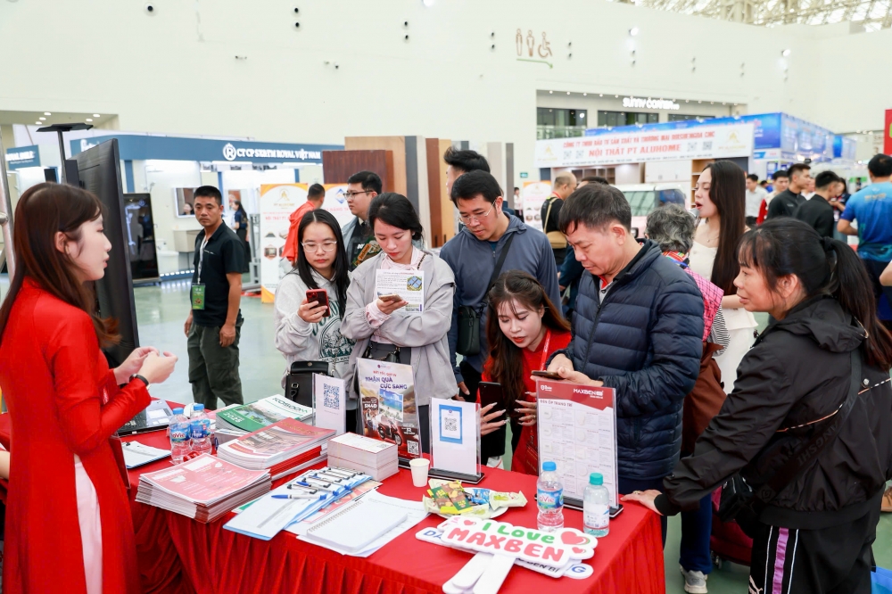 Công ty CP Future Light Việt Nam: Mang nhiều sản phẩm ấn tượng đến Vietbuild