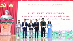 Xã Bình Nguyên: Bế giảng lớp bồi dưỡng chính trị dành cho đảng viên mới