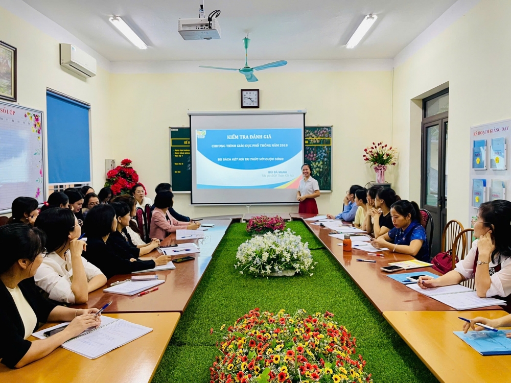 Nhà trường thường xuyên tổ chức các hoạt động tập huấn chuyên môn về đổi mới phương pháp giảng dạy, đổi mới kiểm tra đánh giá.