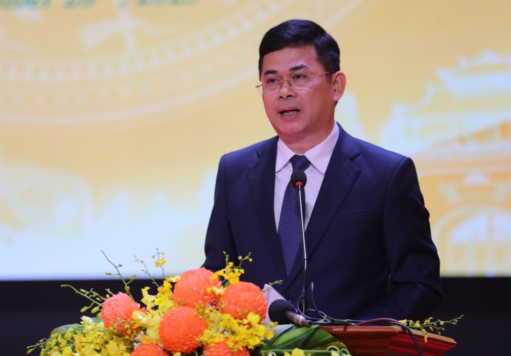 Giám đốc Sở Nội vụ Trần Việt Cường trình bày báo cáo đề dẫn tại hội thảo