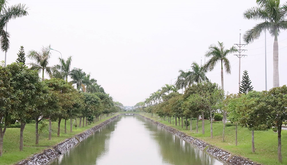 Khu công nghiệp kiểu mẫu Thăng Long Vĩnh Phúc cũng đến từ việc nhà đầu tư dành 20% quỹ đất cho xây dựng hệ thống cây xanh, thảm cỏ, cây cảnh, mặt nước.