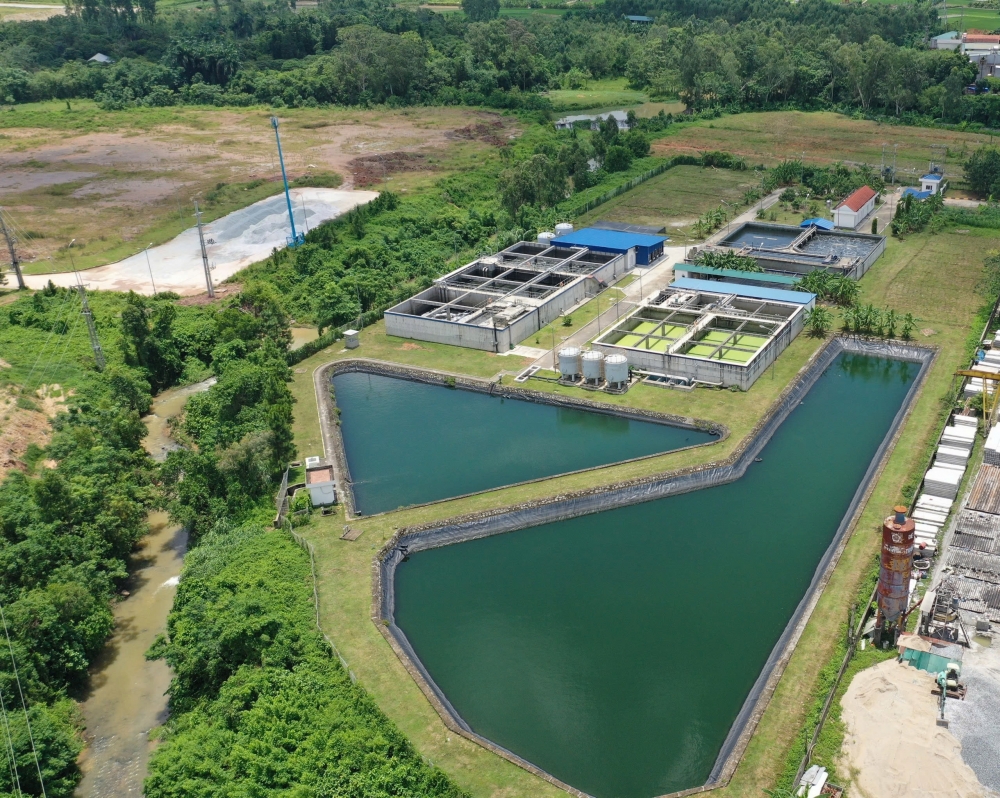 Nhà máy xử lý nước thải công suất 10.000 m3/ngày/đêm, đảm bảo đáp ứng tiêu chuẩn quốc tế phù hợp với yêu cầu nghiêm ngặt của các ngành công nghệ cao tại KCN Bá Thiện II.