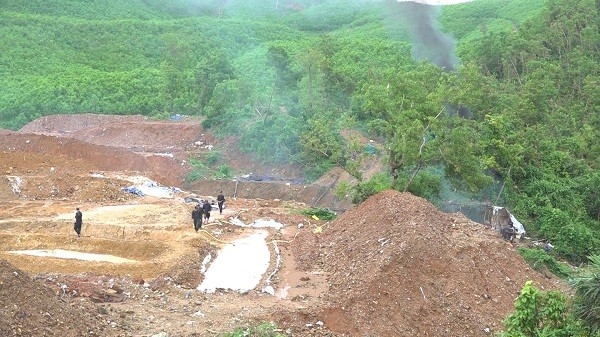 Lực lượng chức năng tổ chức truy quét trên địa bàn xã Tam Lãnh, huyện Phú Ninh
