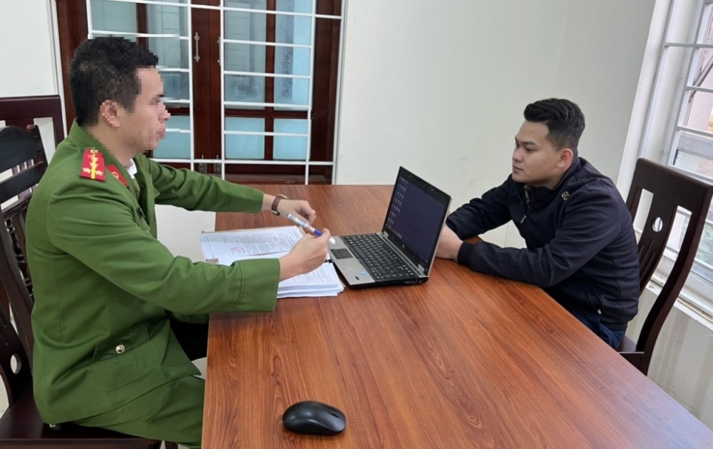 Cơ quan công an làm việc với đối tượng Nguyễn Văn Hiếu (Nguồn: Công an tỉnh Nghệ An)