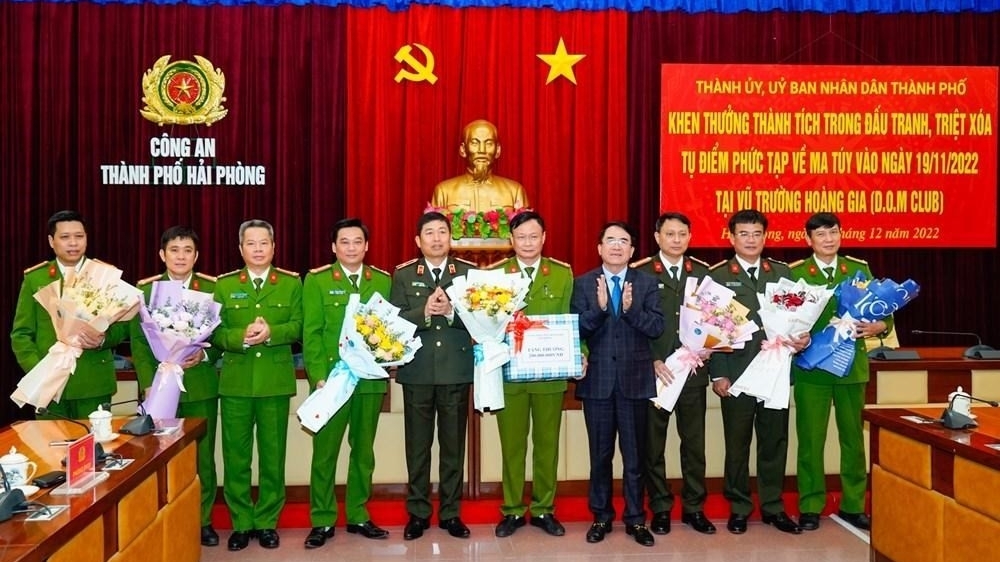 Hải Phòng: Khen thưởng lực lượng triệt xoá tụ điểm ma túy tại vũ trường Hoàng Gia