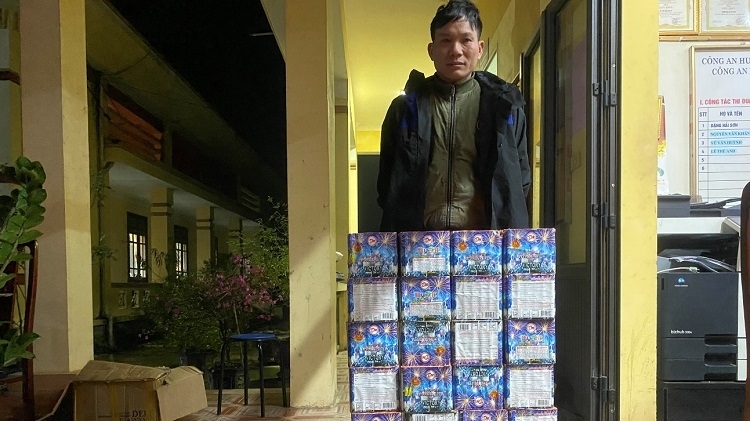 Vĩnh Phúc: Bắt giữ đối tượng vận chuyển hơn 44 kg pháo nổ