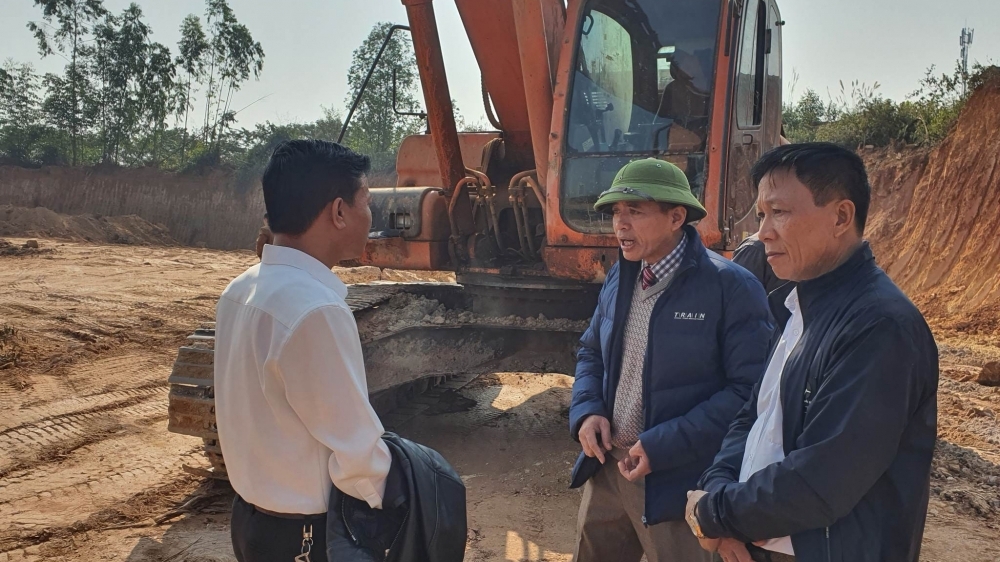 Tam Dương (Vĩnh Phúc): Tạm giữ 3 máy xúc liên quan tới "đất tặc" tại xã Kim Long