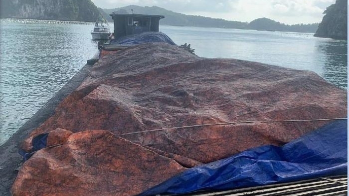 Quảng Ninh bắt giữ 110 tấn than không rõ nguồn gốc trên vùng vịnh Bái Tử Long