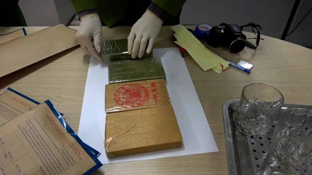 Cao Bằng: Bắt giữ đối tượng vận chuyển 10 bánh heroin