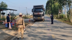Công an huyện Tam Đảo quyết liệt xử lý xe quá khổ, quá tải
