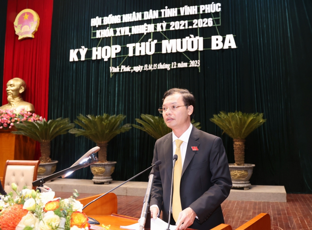 Ông Bùi Hồng Đô giám đốc Sở VHTT&DL trình bày tờ trình