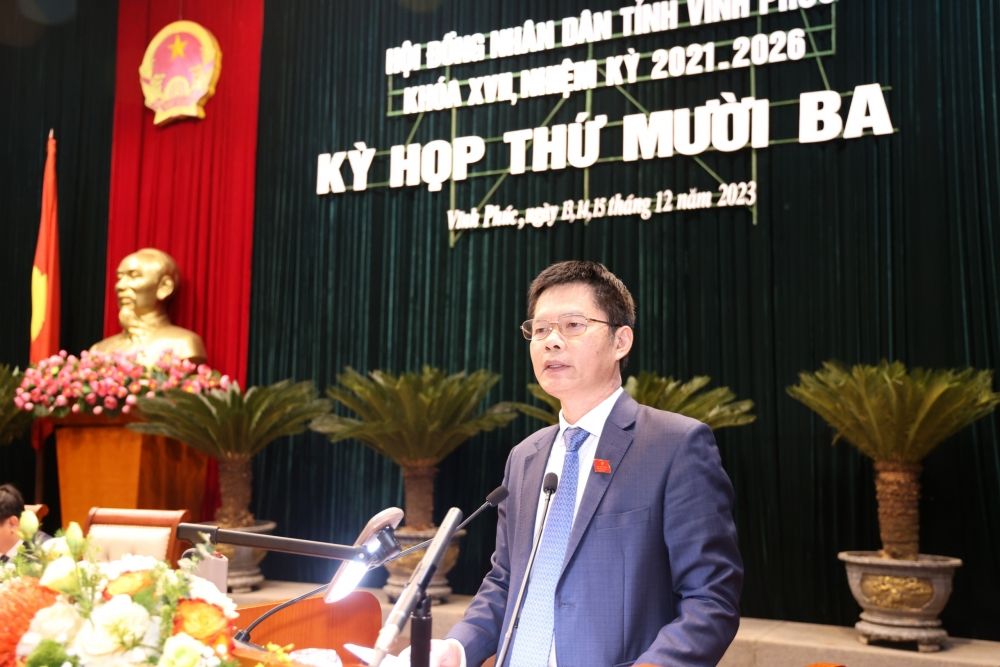 Phó Chủ tịch UBND tỉnh Nguyễn Văn Khước báo cáo làm rõ thêm những vấn đề cử tri quan tâm.