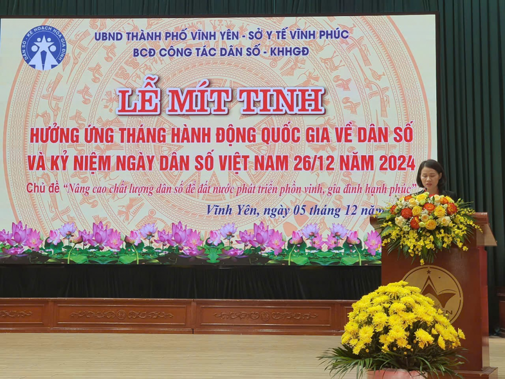 Bà Phùng Thị Thu Hà, Phó Giám đốc Sở Y tế Vĩnh Phúc phát biểu tại lễ mít tinh