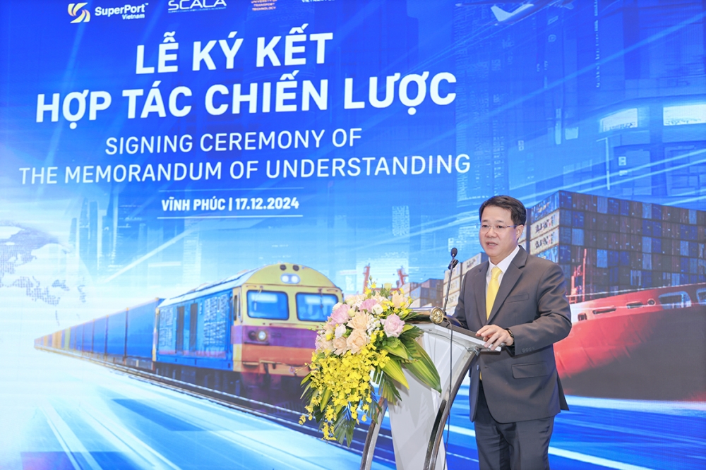 Phó Tổng Giám đốc Vietnam Post Phạm Anh Tuấn phát biểu tại lễ ký kết. Ảnh: Khánh Linh