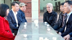 lanh dao tinh vinh phuc tham hoi dong vien gia dinh chau be bi tu vong do duoi nuoc