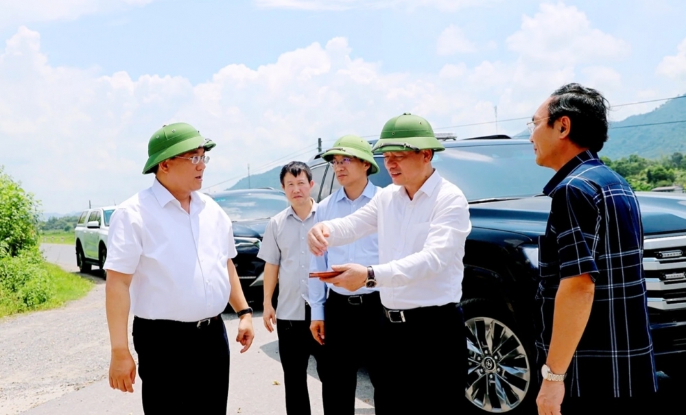 Chủ tịch UBND tỉnh Trần Duy Đông kiểm tra, thị sát phương án tuyến và đấu nối tuyến đường liên vùng Việt Trì – Hòa Bình Chủ tịch UBND tỉnh Trần Duy Đông kiểm tra, thị sát phương án tuyến và đấu nối tuyến đường liên vùng Việt Trì – Hòa Bình