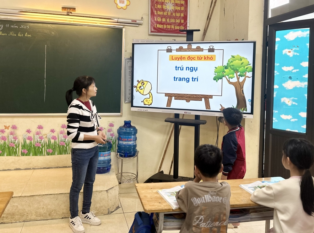 Giáo viên Trường Tiểu học Hướng Đạo tích cực ứng dụng công nghệ thông tin nhằm đổi mới phương pháp giảng dạy, phát huy sự chủ động, sáng tạo của học sinh.