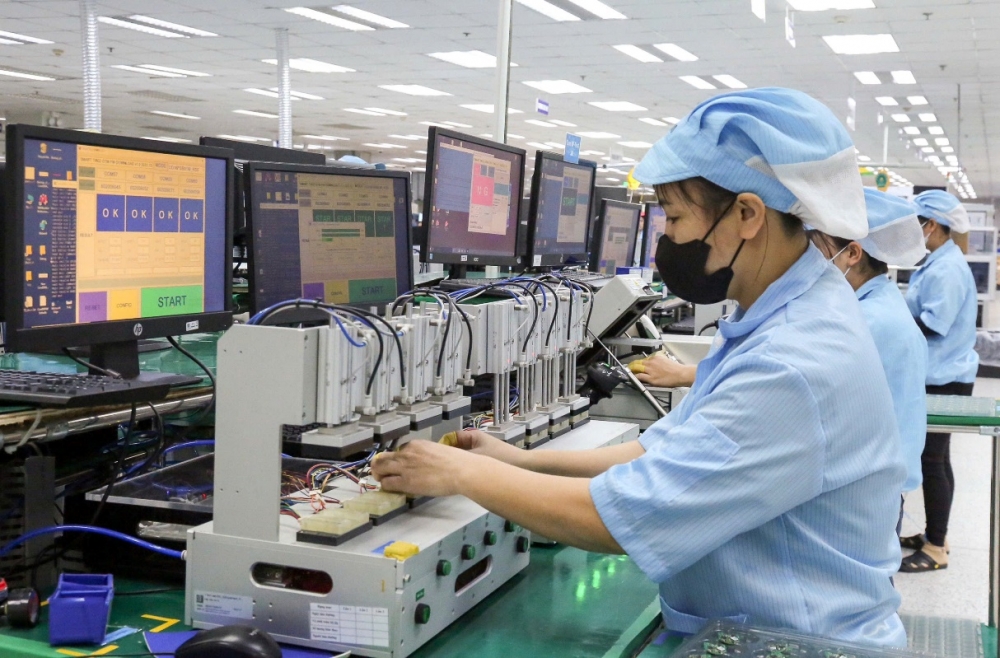 Tỉnh ưu tiên thu hút các ngành công nghiệp có giá trị gia tăng cao, ít ô nhiễm. Ảnh chụp tại Công ty TNHH SoluM Vina, KCN Bá Thiện II