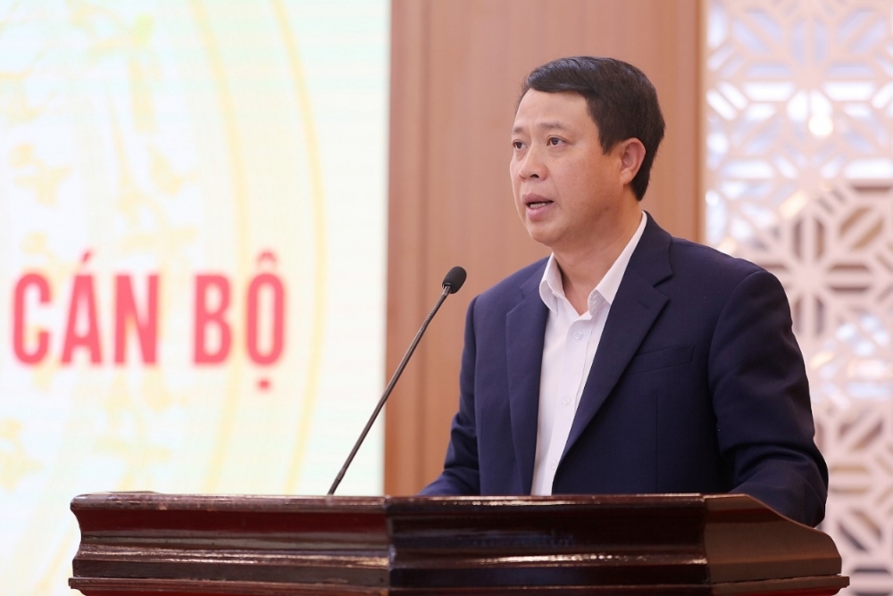 Đồng chí Trưởng ban Tổ chức Tỉnh ủy Bùi Đình Thi trình bày quy trình công tác cán bộ