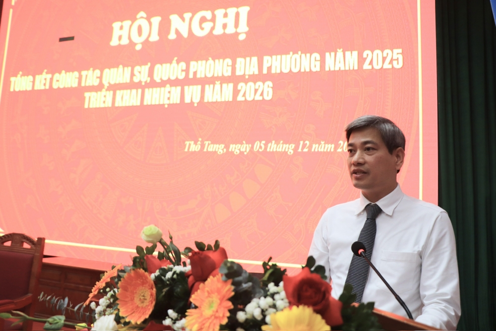 Chủ tịch UBND xã Thổ Tang Khổng Đình Trưởng phát biểu.