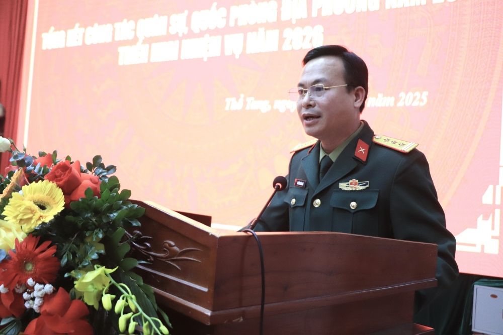 Lãnh đạo Ban Chỉ huy Phòng thủ khu vực 4 - Vĩnh Yên phát biểu tại hội nghị.