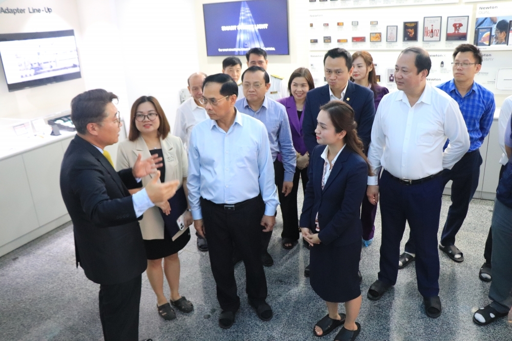 Lấy doanh nghiệp là trung tâm, là chủ thể, là mục tiêu, động lực và nguồn lực phát triển