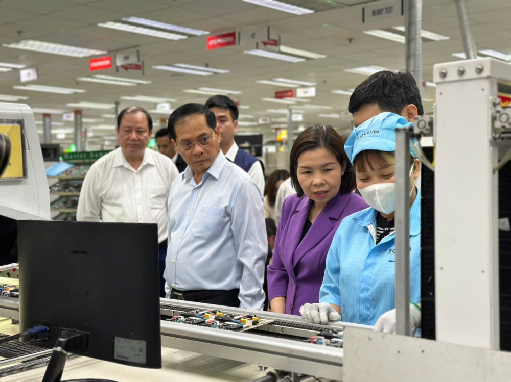 Lấy doanh nghiệp là trung tâm, là chủ thể, là mục tiêu, động lực và nguồn lực phát triển