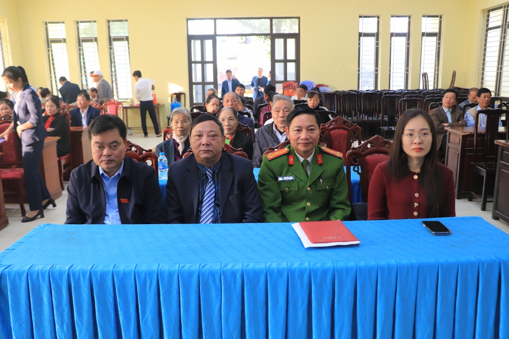 Tổ đại biểu HĐND xã Tam Hồng tiếp xúc cử tri tại thôn Yên Tâm