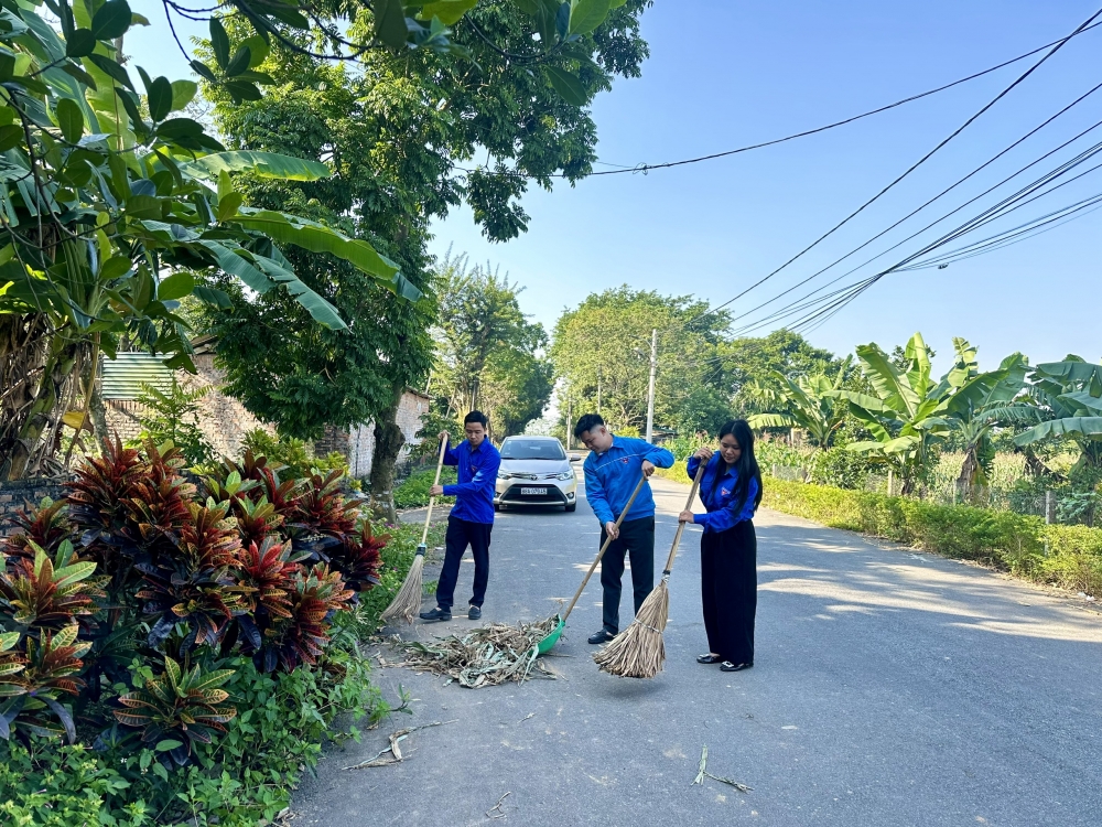 Các hoạt động vệ sinh môi trường, trồng và chăm sóc cây xanh, các tuyến đường hoa được triển khai thường xuyên, góp sức xây dựng nông thôn mới Vĩnh Thành luôn sáng, xanh, sạch đẹp. Các hoạt động vệ sinh môi trường, trồng và chăm sóc cây xanh, các tuyến đường hoa được triển khai thường xuyên, góp sức xây dựng nông thôn mới Vĩnh Thành luôn sáng, xanh, sạch đẹp.