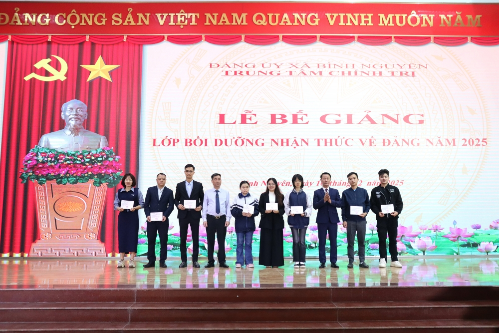 Xã Bình Nguyên: Bế giảng lớp bồi dưỡng nhận thức về Đảng năm 2025