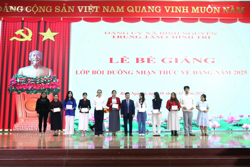 Xã Bình Nguyên: Bế giảng lớp bồi dưỡng nhận thức về Đảng năm 2025