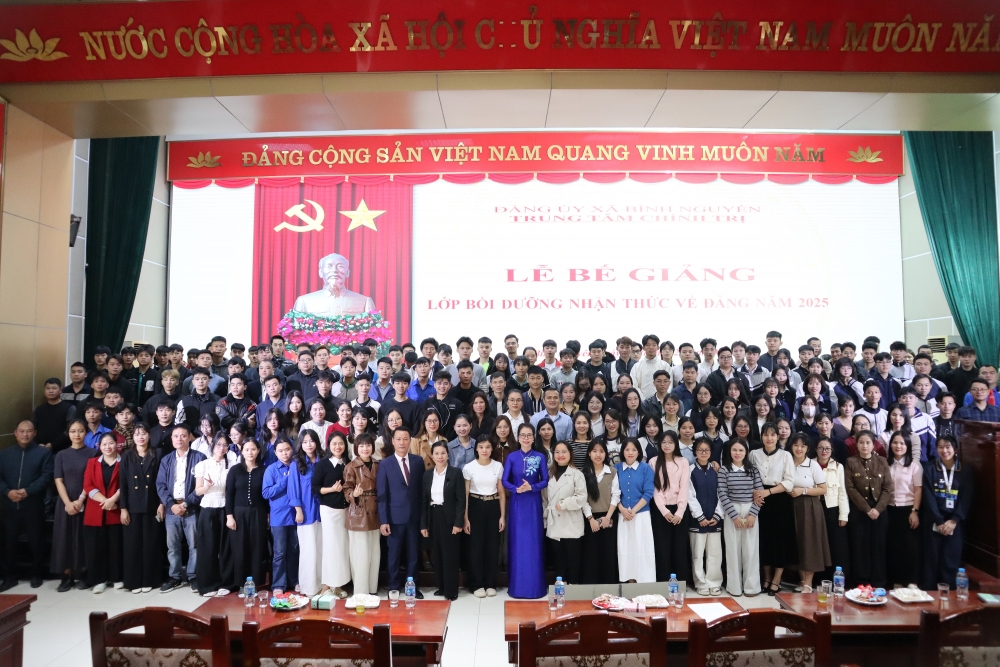 Xã Bình Nguyên: Bế giảng lớp bồi dưỡng nhận thức về Đảng năm 2025