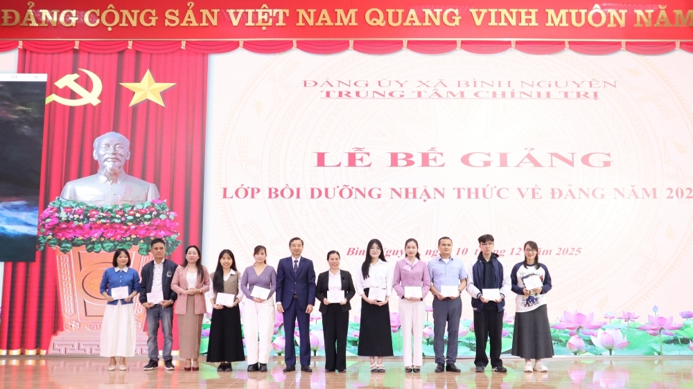 Xã Bình Nguyên: Bế giảng lớp bồi dưỡng nhận thức về Đảng năm 2025