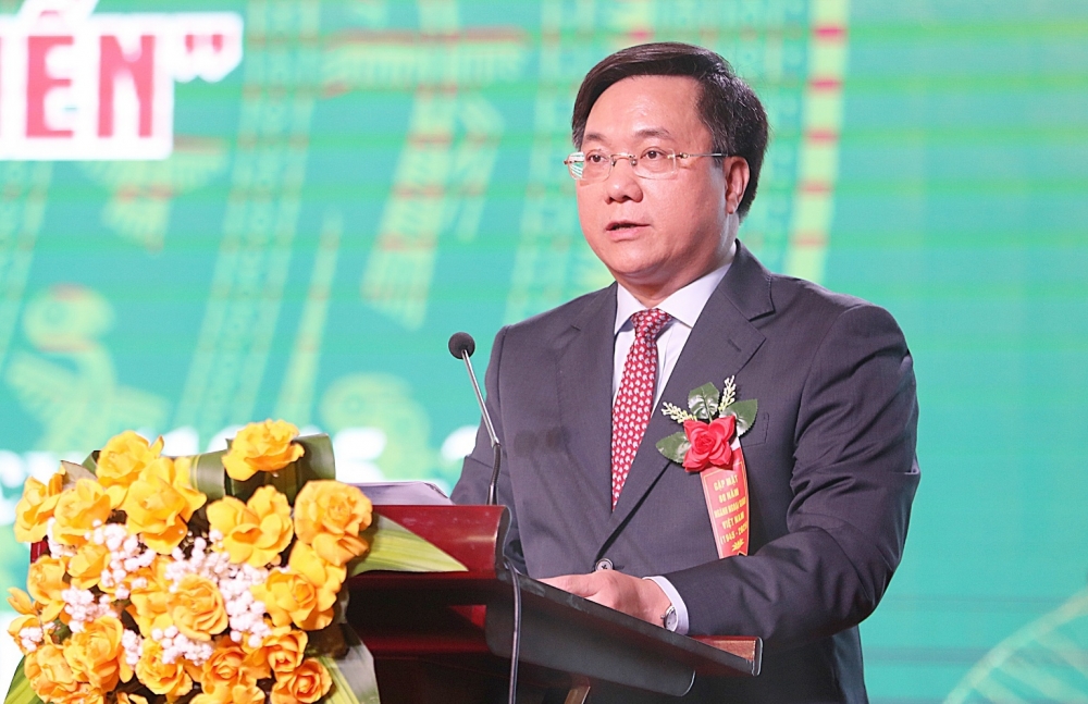 Đồng chí Trần Duy Đông, Chủ tịch UBND tỉnh phát biểu khai mạc chương trình Đồng chí Trần Duy Đông, Chủ tịch UBND tỉnh phát biểu khai mạc chương trình