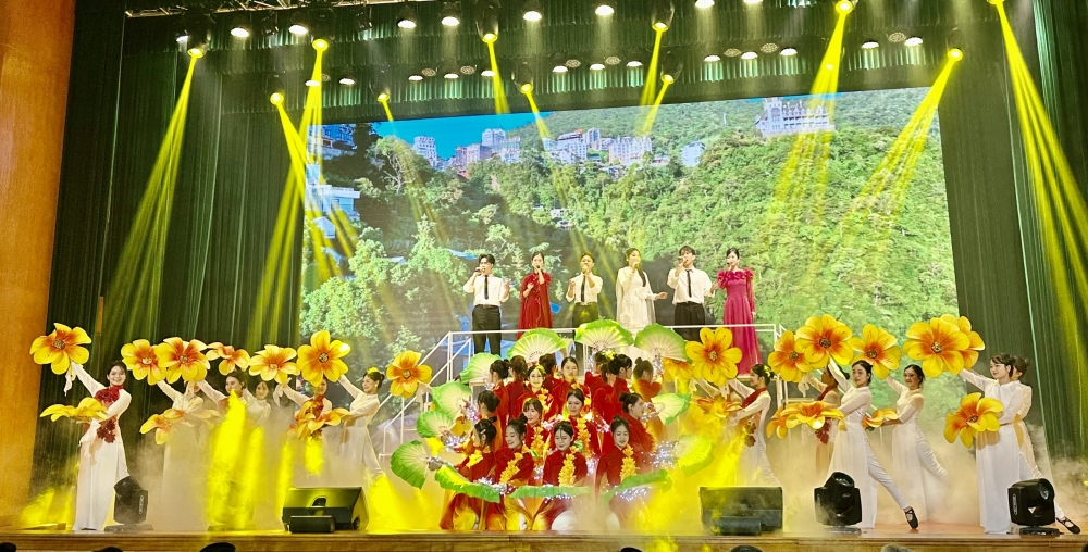 Các tiết mục văn nghệ tại lễ kỷ niệm Các tiết mục văn nghệ tại lễ kỷ niệm