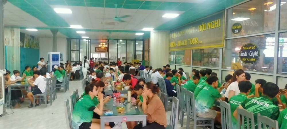 Không gian nhà hàng rộng rãi, sạch đẹp. Không gian nhà hàng rộng rãi, sạch đẹp.