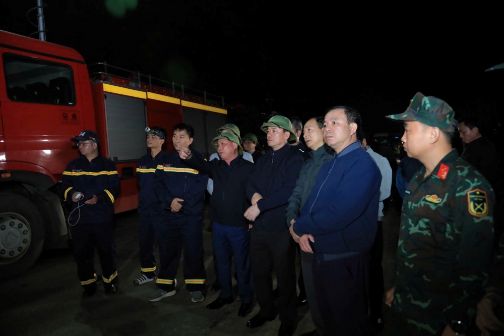 Phó Bí thư Tỉnh ủy Bùi Đức Hinh chỉ đạo lực lượng chức năng tập trung phương tiện, nhân lực để thực hiện công tác cứu hộ, cứu nạn Phó Bí thư Tỉnh ủy Bùi Đức Hinh chỉ đạo lực lượng chức năng tập trung phương tiện, nhân lực để thực hiện công tác cứu hộ, cứu nạn