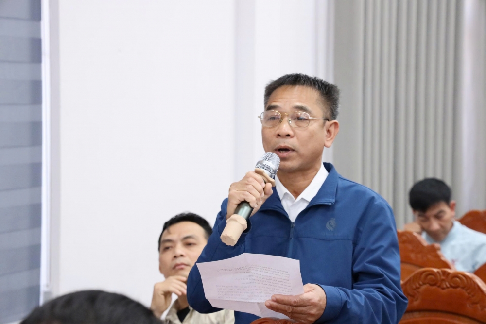 Cử tri Dương Văn Công - xã Bình Tuyền phát biểu đề nghị Đoàn ĐBQH tỉnh thông tin rõ hơn về định hướng công tác đối ngoại của Đảng, Nhà nước trong thời gian tới