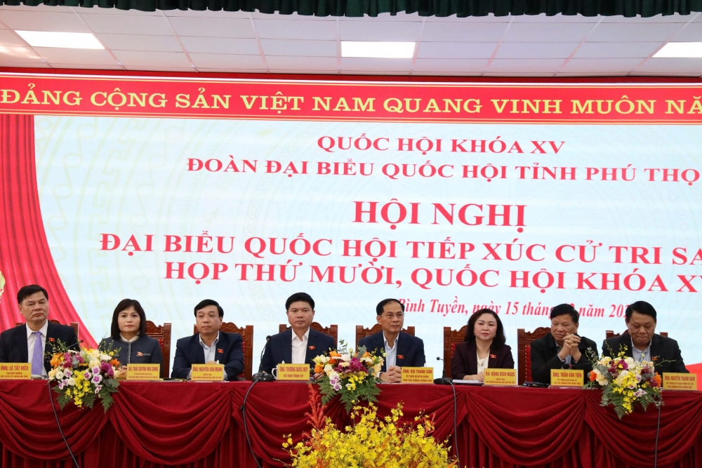 Các đại biểu Đoàn ĐBQH tỉnh tiếp xúc cử tri