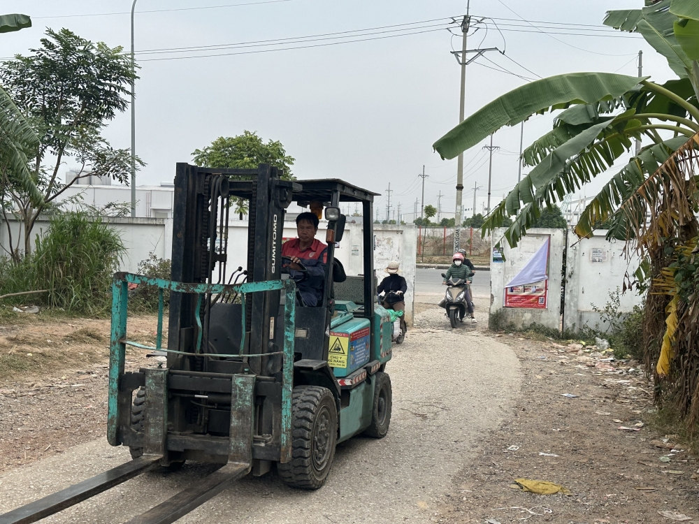 Lối ra, vào rất nhỏ hẹp