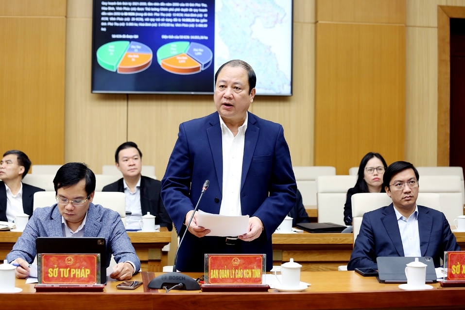 Trưởng Ban Quản lý các Khu công nghiệp tỉnh Hoàng Long Biên báo cáo đánh giá kết quả thực hiện phương án phát triển hệ thống khu công nghiệp, đề xuất điều chỉnh phương án phát triển hệ thống khu công nghiệp giai đoạn 2021 - 2030, tầm nhìn đến năm 2050