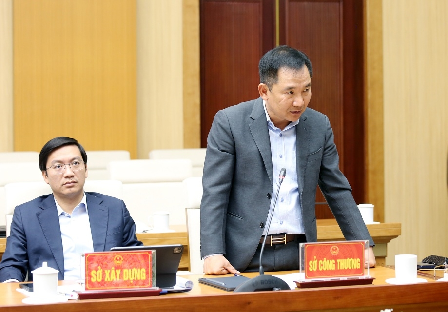 Giám đốc Sở Công Thương Trần Quang Tuấn báo cáo đề xuất điều chỉnh phương án phát triển cụm công nghiệp tỉnh Phú Thọ giai đoạn 2021 - 2030, tầm nhìn đến năm 2050