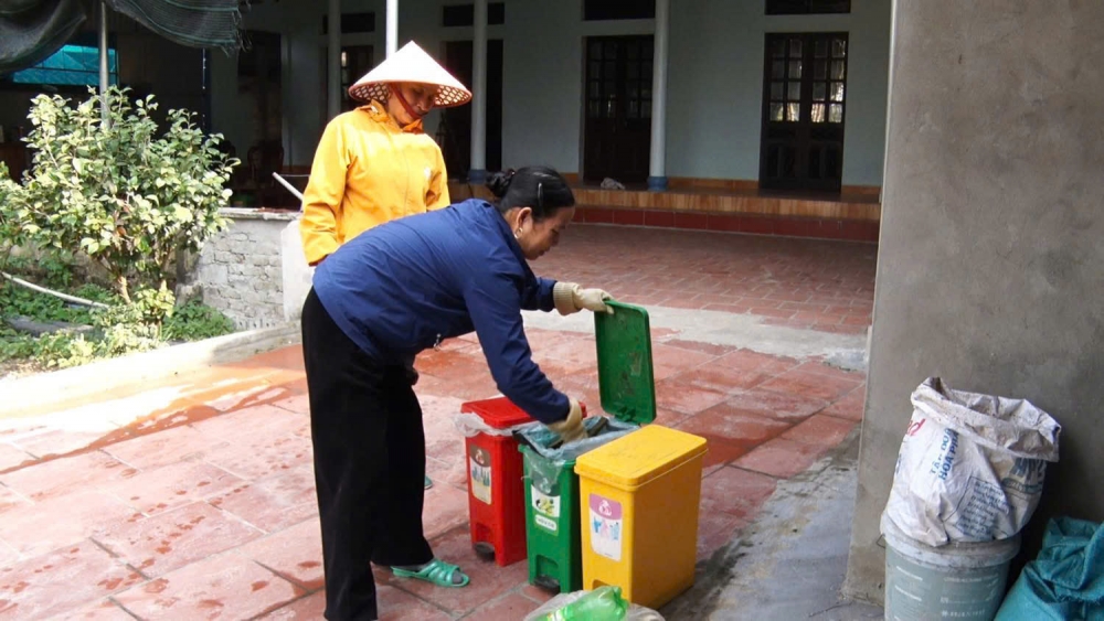 Mô hình phân loại rác thải tại nguồn góp phần tích cực trong công tác bảo vệ môi trường tại xã Đại Đình. Mô hình phân loại rác thải tại nguồn góp phần tích cực trong công tác bảo vệ môi trường tại xã Đại Đình.