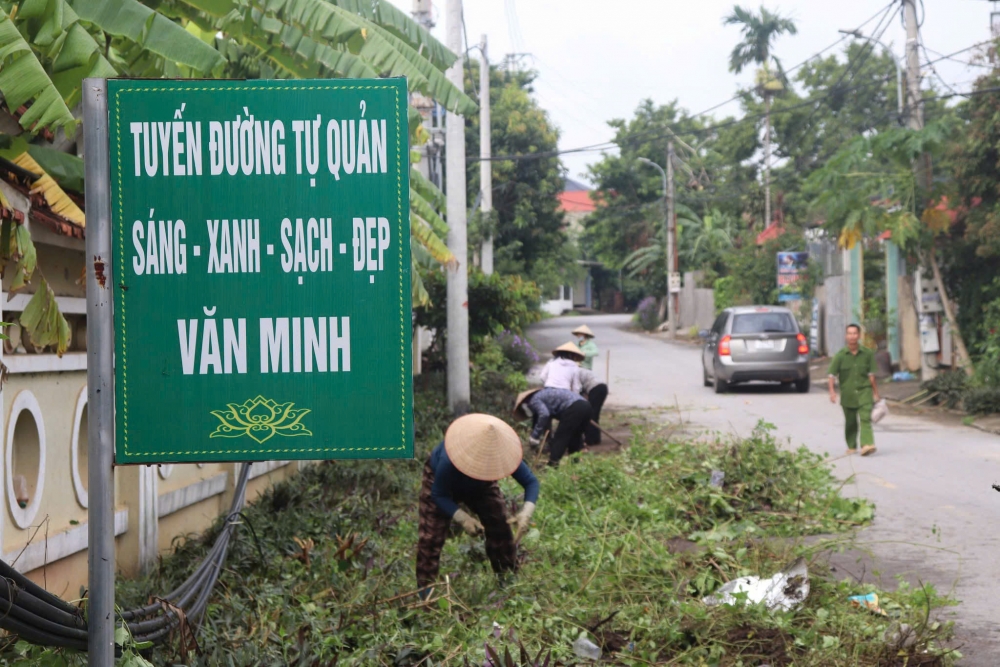 Nhân dân trên địa bàn xã chung tay cùng xây dựng môi trường nông thôn mới luôn xanh, sạch, đẹp. Nhân dân trên địa bàn xã chung tay cùng xây dựng môi trường nông thôn mới luôn xanh, sạch, đẹp.