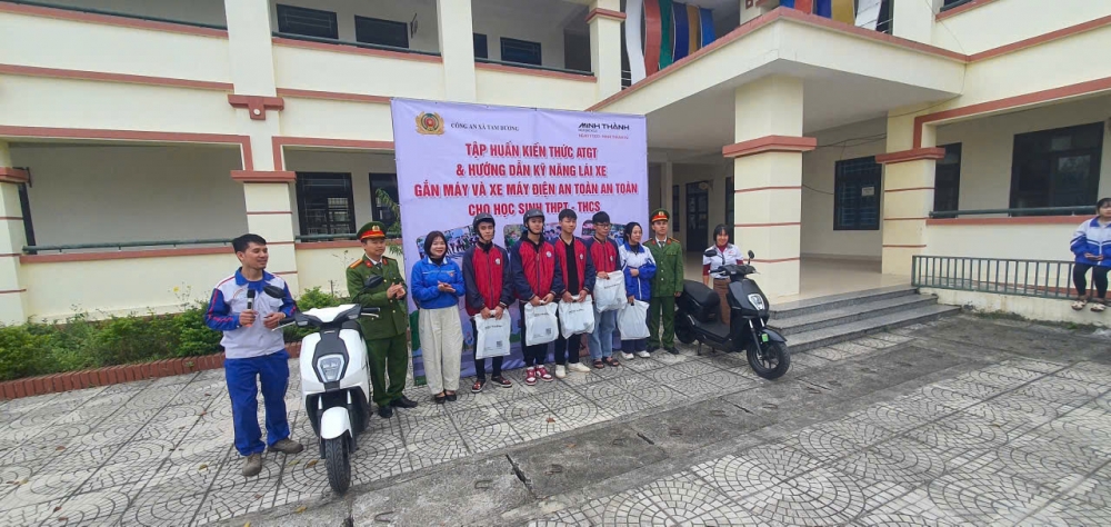 Công an xã Tam Dương tập huấn kỹ năng lái xe an toàn cho học sinh