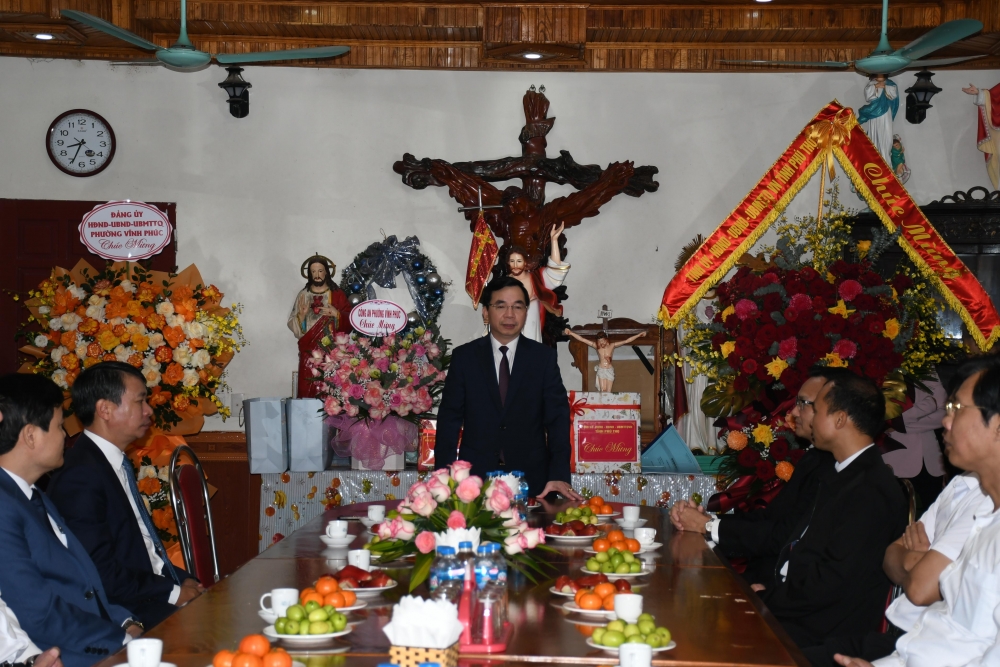 Phó Bí thư Tỉnh ủy Bùi Huy Vĩnh phát biểu chúc mừng Giáo xứ Vĩnh Yên nhân dịp Lễ Giáng sinh năm 2025